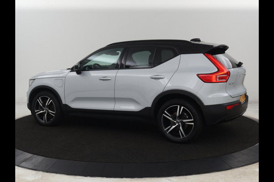 Volvo XC40 1.5 T4 Plug-in hybrid R Design | Leder/Alcantara | Carplay | Navigatie | Parkeerverwarming | Keyless | Cruise control | Parkeerhulp | Climate control | Full LED | PHEV