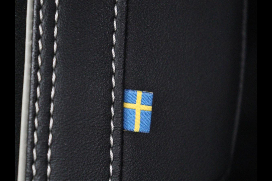 Volvo XC40 1.5 T4 Plug-in hybrid R Design | Leder/Alcantara | Carplay | Navigatie | Parkeerverwarming | Keyless | Cruise control | Parkeerhulp | Climate control | Full LED | PHEV