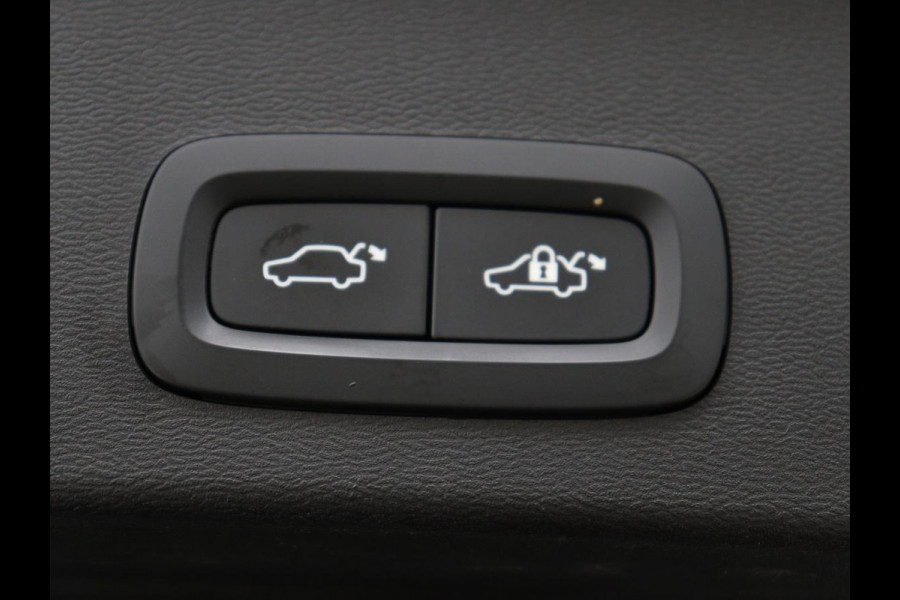 Volvo XC40 1.5 T4 Plug-in hybrid R Design | Leder/Alcantara | Carplay | Navigatie | Parkeerverwarming | Keyless | Cruise control | Parkeerhulp | Climate control | Full LED | PHEV