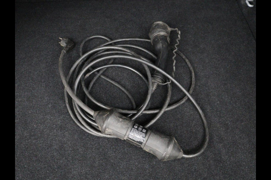 Volvo XC40 1.5 T4 Plug-in hybrid R Design | Leder/Alcantara | Carplay | Navigatie | Parkeerverwarming | Keyless | Cruise control | Parkeerhulp | Climate control | Full LED | PHEV