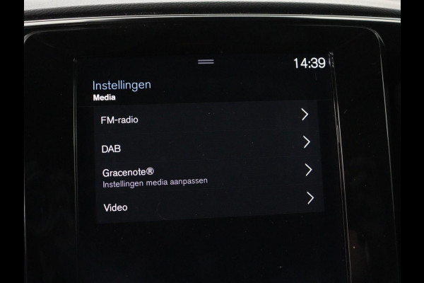 Volvo XC40 1.5 T4 Plug-in hybrid R Design | Leder/Alcantara | Carplay | Navigatie | Parkeerverwarming | Keyless | Cruise control | Parkeerhulp | Climate control | Full LED | PHEV