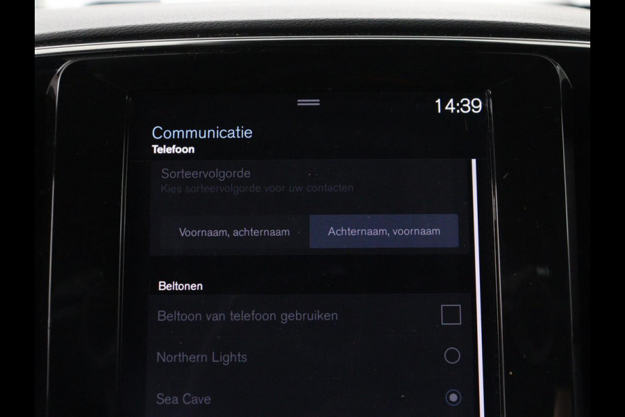 Volvo XC40 1.5 T4 Plug-in hybrid R Design | Leder/Alcantara | Carplay | Navigatie | Parkeerverwarming | Keyless | Cruise control | Parkeerhulp | Climate control | Full LED | PHEV