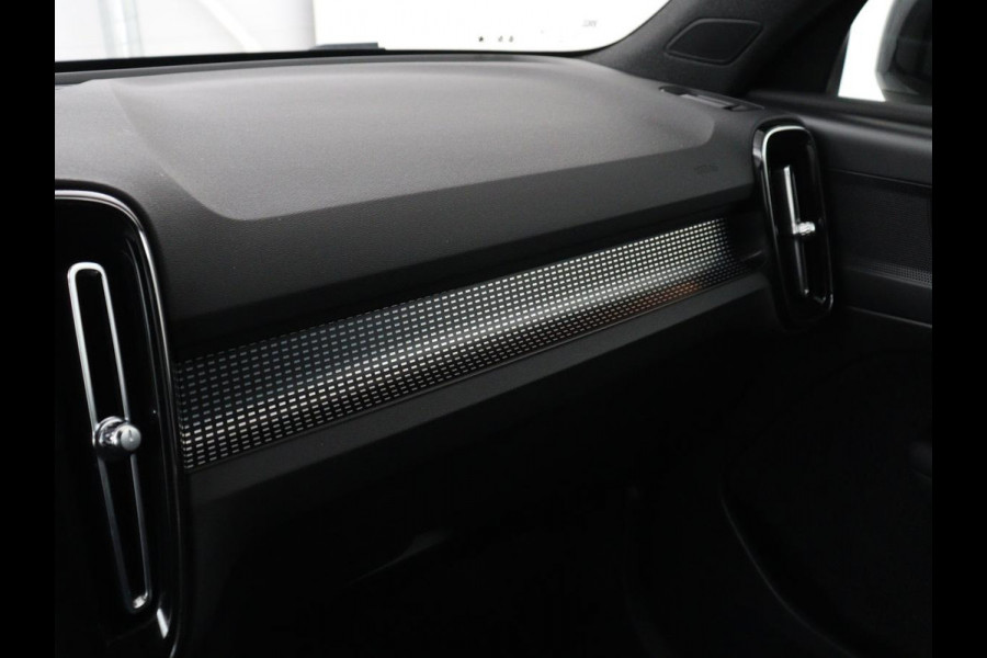 Volvo XC40 1.5 T4 Plug-in hybrid R Design | Leder/Alcantara | Carplay | Navigatie | Parkeerverwarming | Keyless | Cruise control | Parkeerhulp | Climate control | Full LED | PHEV