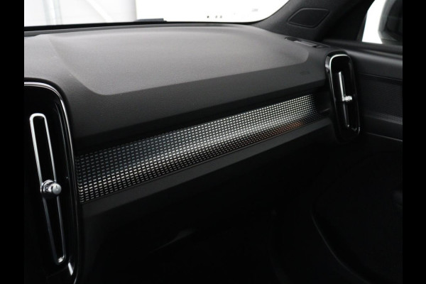 Volvo XC40 1.5 T4 Plug-in hybrid R Design | Leder/Alcantara | Carplay | Navigatie | Parkeerverwarming | Keyless | Cruise control | Parkeerhulp | Climate control | Full LED | PHEV