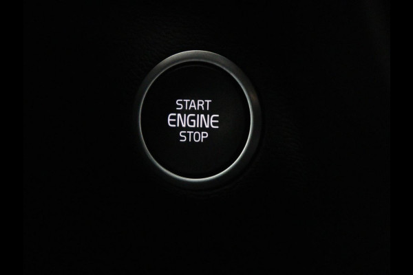 Volvo XC40 1.5 T4 Plug-in hybrid R Design | Leder/Alcantara | Carplay | Navigatie | Parkeerverwarming | Keyless | Cruise control | Parkeerhulp | Climate control | Full LED | PHEV