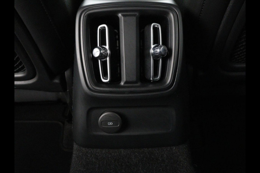 Volvo XC40 1.5 T4 Plug-in hybrid R Design | Leder/Alcantara | Carplay | Navigatie | Parkeerverwarming | Keyless | Cruise control | Parkeerhulp | Climate control | Full LED | PHEV
