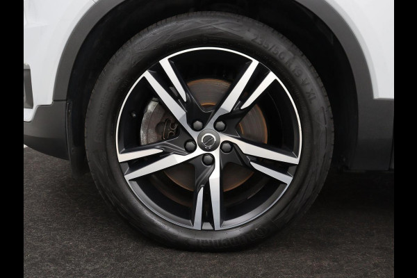 Volvo XC40 1.5 T4 Plug-in hybrid R Design | Leder/Alcantara | Carplay | Navigatie | Parkeerverwarming | Keyless | Cruise control | Parkeerhulp | Climate control | Full LED | PHEV