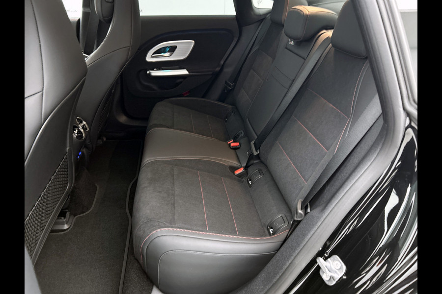 Mercedes-Benz CLA-Klasse 250+ Launch Edition 85 kWh | Trekhaak | Memorypakket voorstoelen | Panoramadak | Warmtepomp | Nightpakket | Multibeam LED | GUARD 360° vehicle protection | 19 inch AMG velgen |