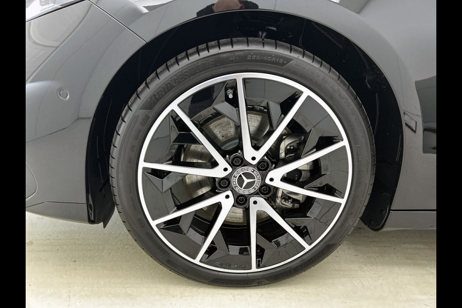 Mercedes-Benz CLA-Klasse 250+ Launch Edition 85 kWh | Trekhaak | Memorypakket voorstoelen | Panoramadak | Warmtepomp | Nightpakket | Multibeam LED | GUARD 360° vehicle protection | 19 inch AMG velgen |