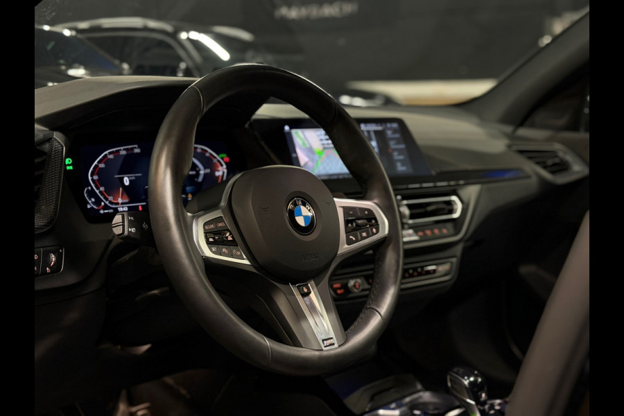 BMW 1-serie 118i M Sport | PANORAMADAK | MEMORY|KEYLESS | SFEERVERLICHTING|LED|FABRIEKSGARANTIE