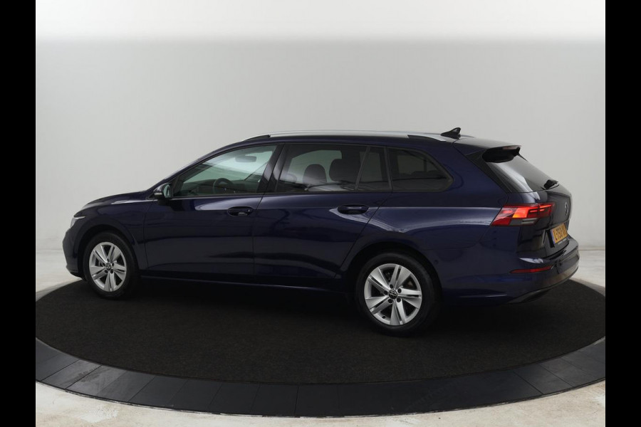 Volkswagen Golf 1.0 eTSI Life | Stoelverwarming | Camera | Massage | Carplay | Memory | Navigatie | Full LED | Sfeerverlichting | Adaptive cruise