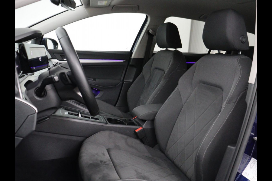 Volkswagen Golf 1.0 eTSI Life | Stoelverwarming | Camera | Massage | Carplay | Memory | Navigatie | Full LED | Sfeerverlichting | Adaptive cruise