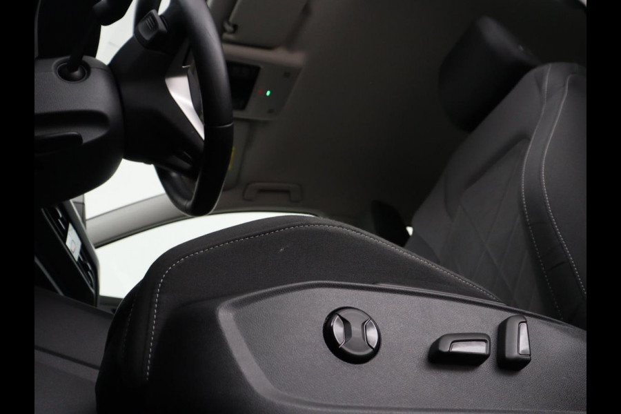 Volkswagen Golf 1.0 eTSI Life | Stoelverwarming | Camera | Massage | Carplay | Memory | Navigatie | Full LED | Sfeerverlichting | Adaptive cruise