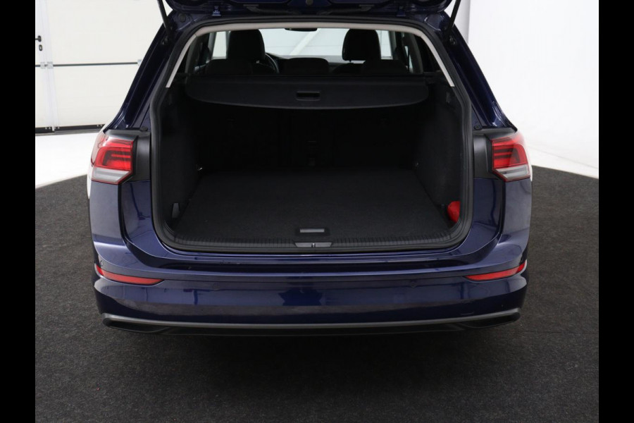 Volkswagen Golf 1.0 eTSI Life | Stoelverwarming | Camera | Massage | Carplay | Memory | Navigatie | Full LED | Sfeerverlichting | Adaptive cruise