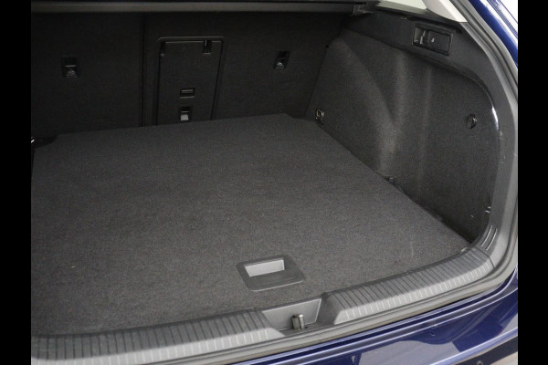 Volkswagen Golf 1.0 eTSI Life | Stoelverwarming | Camera | Massage | Carplay | Memory | Navigatie | Full LED | Sfeerverlichting | Adaptive cruise