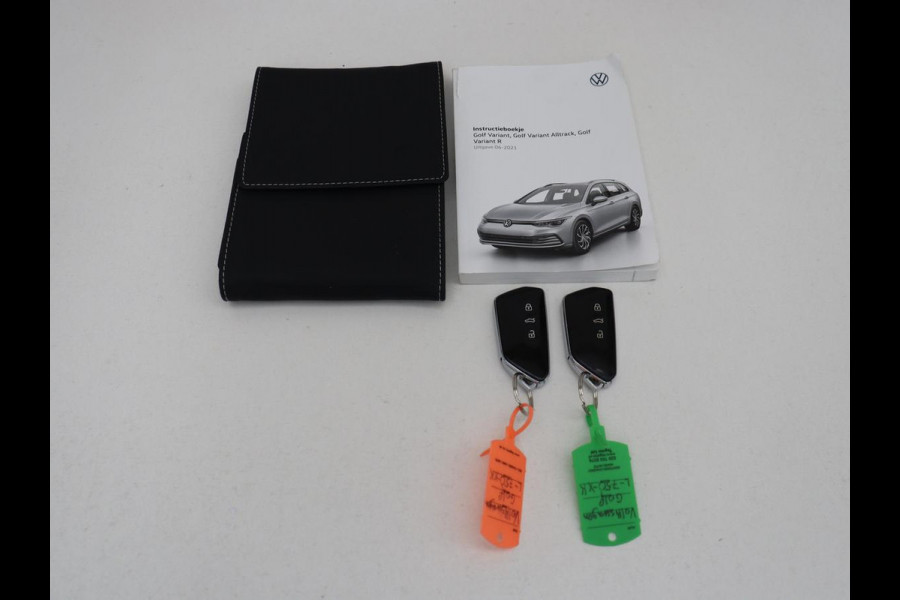 Volkswagen Golf 1.0 eTSI Life | Stoelverwarming | Camera | Massage | Carplay | Memory | Navigatie | Full LED | Sfeerverlichting | Adaptive cruise