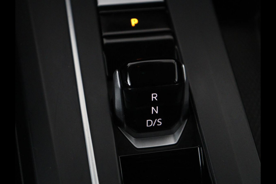 Volkswagen Golf 1.0 eTSI Life | Stoelverwarming | Camera | Massage | Carplay | Memory | Navigatie | Full LED | Sfeerverlichting | Adaptive cruise