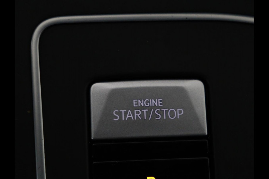 Volkswagen Golf 1.0 eTSI Life | Stoelverwarming | Camera | Massage | Carplay | Memory | Navigatie | Full LED | Sfeerverlichting | Adaptive cruise