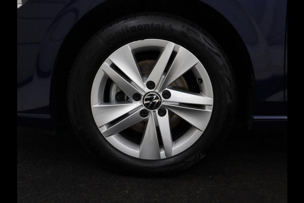 Volkswagen Golf 1.0 eTSI Life | Stoelverwarming | Camera | Massage | Carplay | Memory | Navigatie | Full LED | Sfeerverlichting | Adaptive cruise