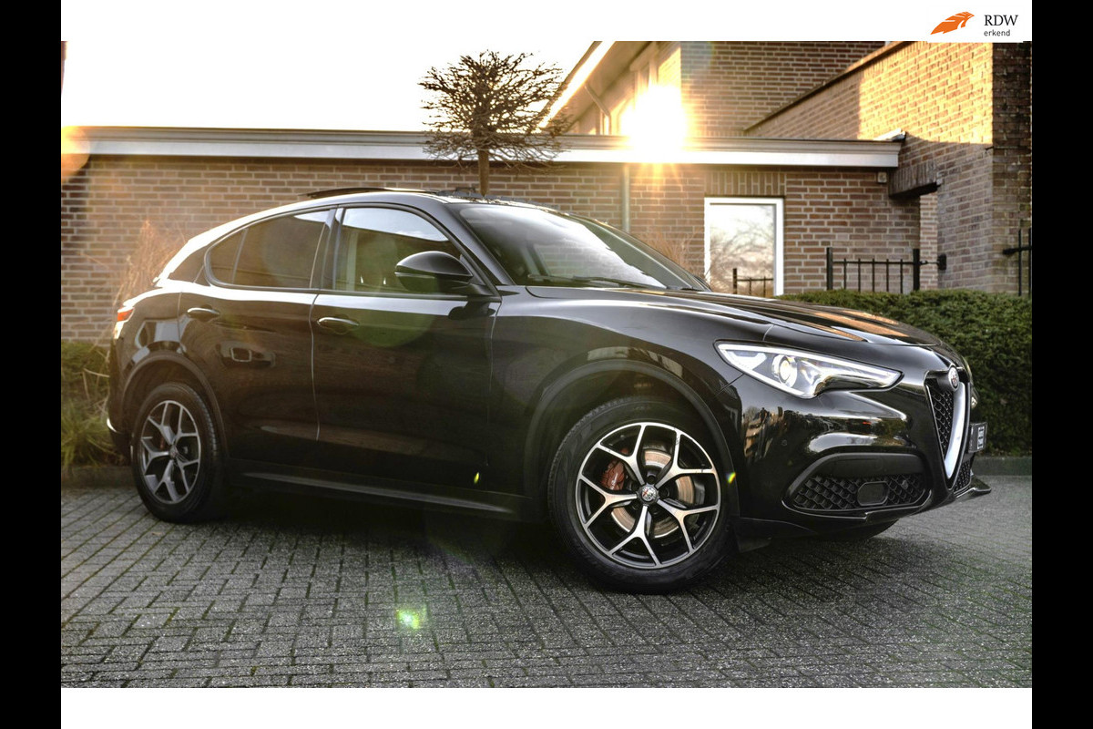 Alfa Romeo Stelvio 2.0 T AWD B-Tech Q4 200 PK Pano Adaptive Leder Camera 19''