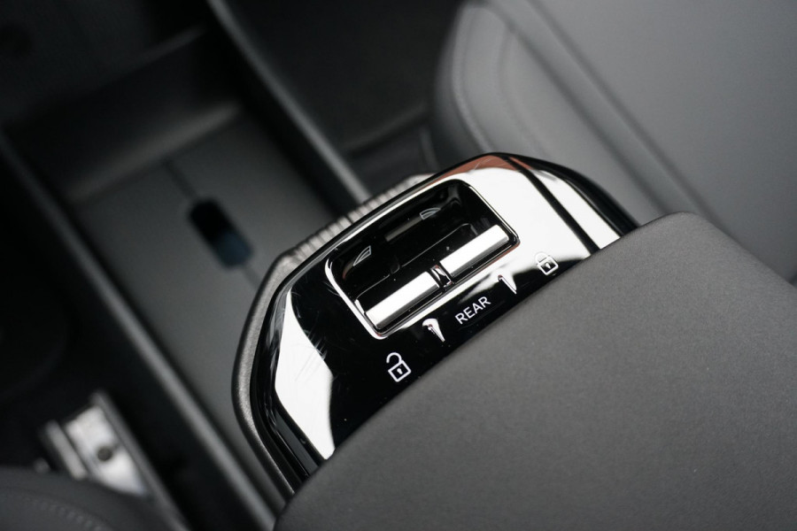 Volvo EX30 Single Motor Extended Range Plus 69 kWh * NIEUWSTAAT * + HARMAN KARDON / PARELMOER LAK