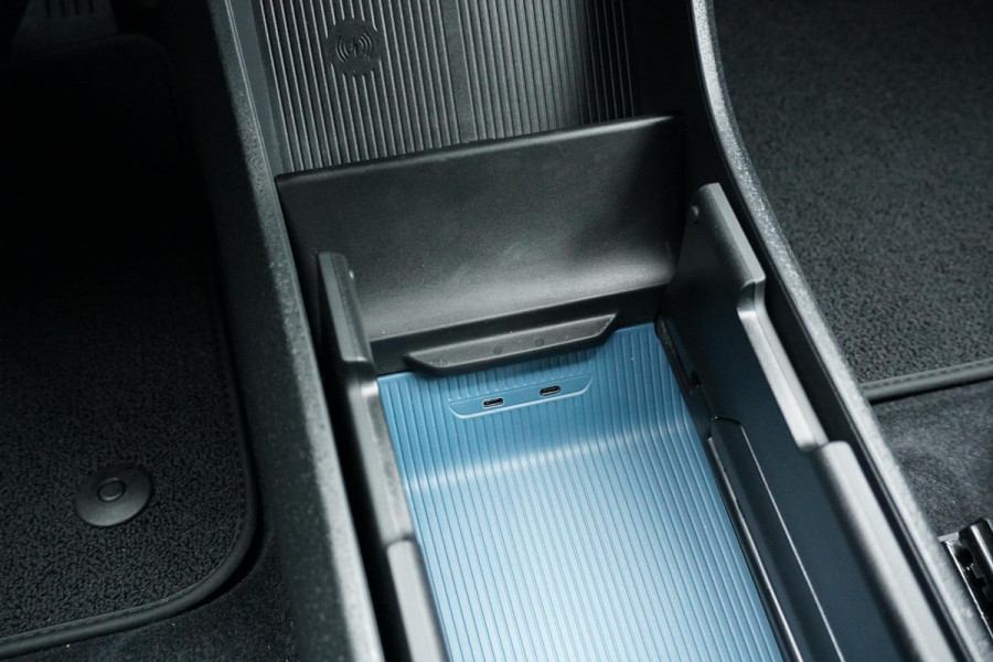 Volvo EX30 Single Motor Extended Range Plus 69 kWh * NIEUWSTAAT * + HARMAN KARDON / PARELMOER LAK