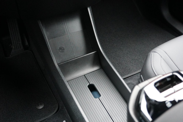 Volvo EX30 Single Motor Extended Range Plus 69 kWh * NIEUWSTAAT * + HARMAN KARDON / PARELMOER LAK