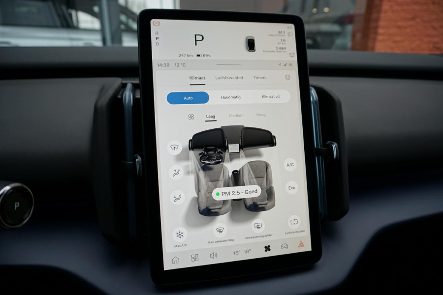 Volvo EX30 Single Motor Extended Range Plus 69 kWh * NIEUWSTAAT * + HARMAN KARDON / PARELMOER LAK