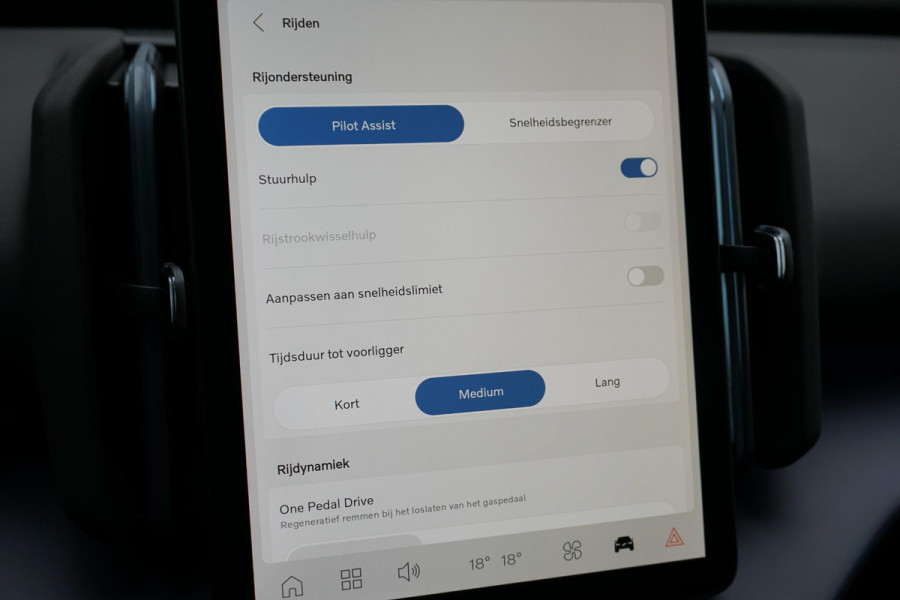 Volvo EX30 Single Motor Extended Range Plus 69 kWh * NIEUWSTAAT * + HARMAN KARDON / PARELMOER LAK