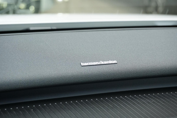 Volvo EX30 Single Motor Extended Range Plus 69 kWh * NIEUWSTAAT * + HARMAN KARDON / PARELMOER LAK