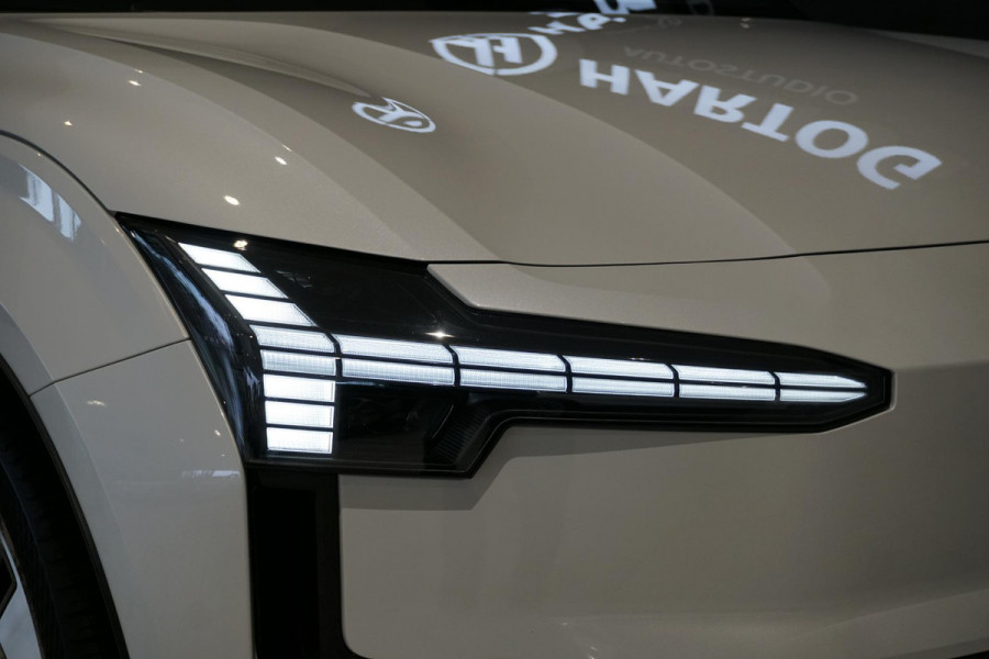 Volvo EX30 Single Motor Extended Range Plus 69 kWh * NIEUWSTAAT * + HARMAN KARDON / PARELMOER LAK