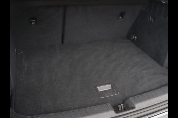 Audi A3 35 TFSI S edition | Stoelverwarming | Carplay | Navigatie | Half leder | Sportstoelen | Full LED | Audi Sound | Virtual Cockpit | Climate control | Parkeerhulp | DAB | Bluetooth | S Line