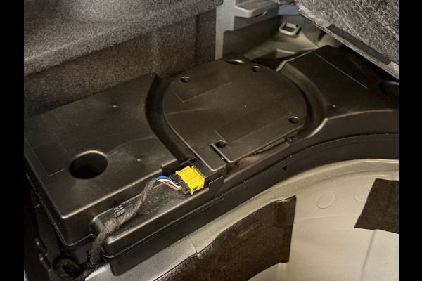 Volkswagen T-Cross 1.0 TSI AUT Style | Navi | Beats | Camera | 17 " | PDC V+A | Dode hoek | 100% Volkswagen dealer onderhouden!