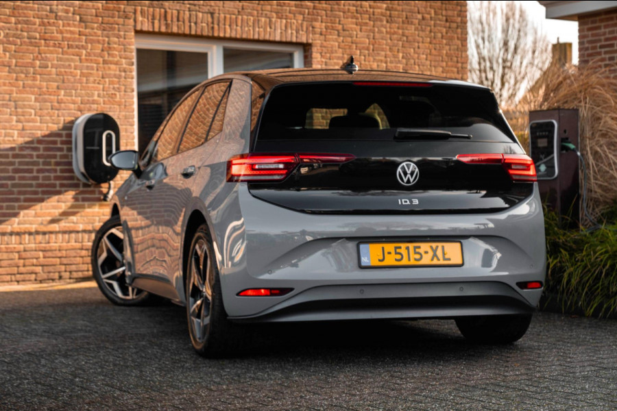 Volkswagen ID.3 First Plus 58 kWh 1e Eig Sfeerverlichting IQ Light Keyless Adaptive Camera Stoelverwarming 19''