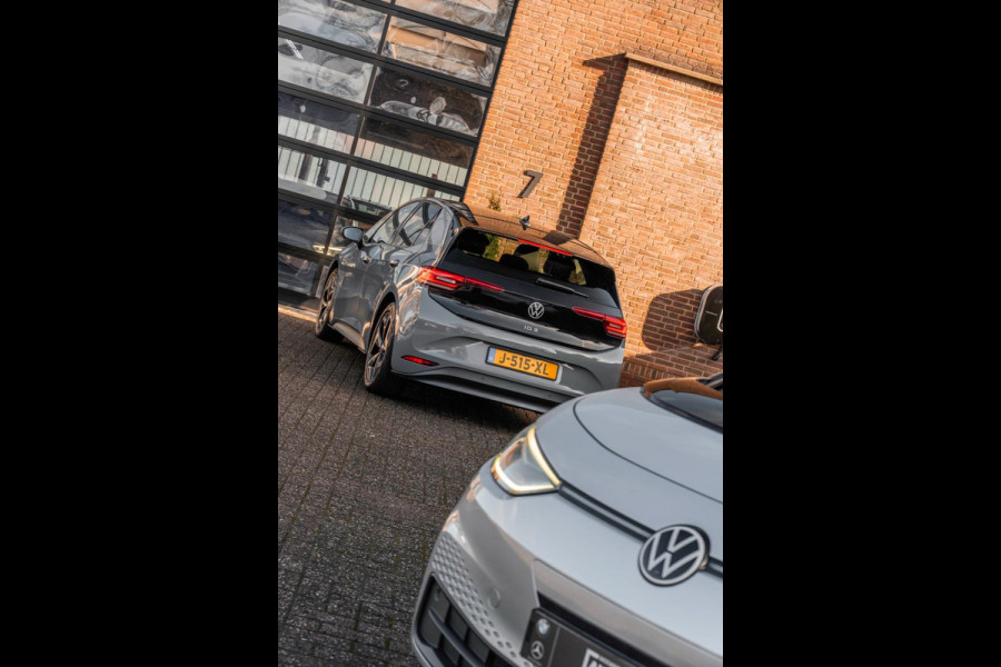 Volkswagen ID.3 First Plus 58 kWh 1e Eig Sfeerverlichting IQ Light Keyless Adaptive Camera Stoelverwarming 19''