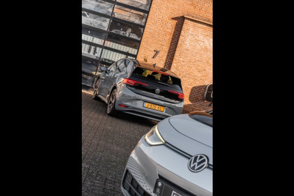 Volkswagen ID.3 First Plus 58 kWh 1e Eig Sfeerverlichting IQ Light Keyless Adaptive Camera Stoelverwarming 19''