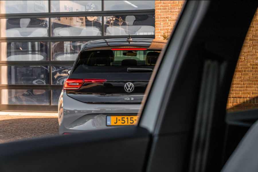 Volkswagen ID.3 First Plus 58 kWh 1e Eig Sfeerverlichting IQ Light Keyless Adaptive Camera Stoelverwarming 19''
