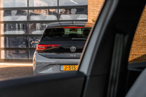 Volkswagen ID.3 First Plus 58 kWh 1e Eig Sfeerverlichting IQ Light Keyless Adaptive Camera Stoelverwarming 19''
