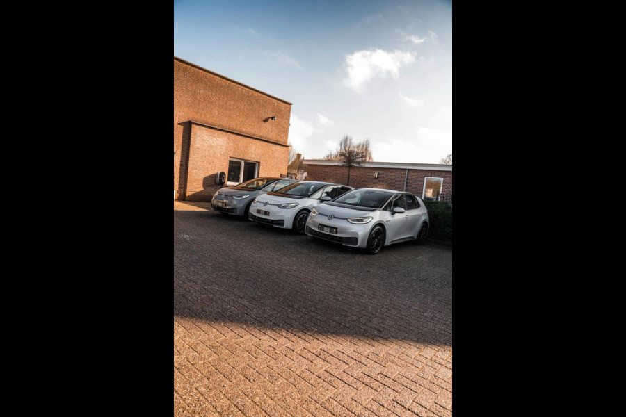 Volkswagen ID.3 First Plus 58 kWh 1e Eig Sfeerverlichting IQ Light Keyless Adaptive Camera Stoelverwarming 19''