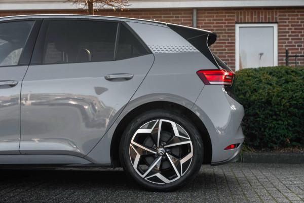 Volkswagen ID.3 First Plus 58 kWh 1e Eig Sfeerverlichting IQ Light Keyless Adaptive Camera Stoelverwarming 19''