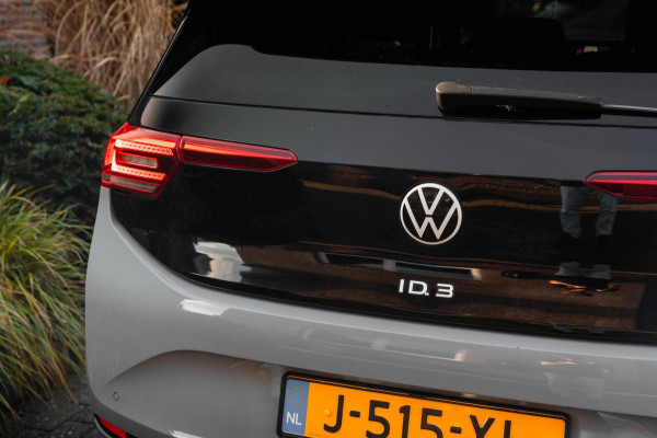 Volkswagen ID.3 First Plus 58 kWh 1e Eig Sfeerverlichting IQ Light Keyless Adaptive Camera Stoelverwarming 19''