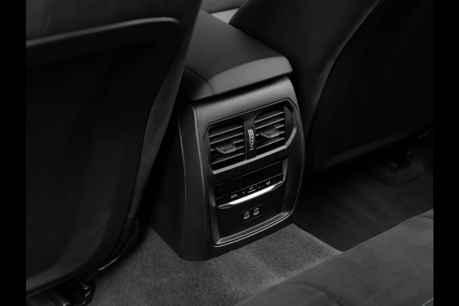 BMW 3 Serie Touring 330i xDrive M-Sport - LCI 2 - ACC - Parking Ass - Stoelverwarming