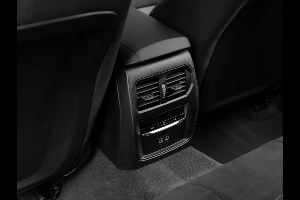 BMW 3 Serie Touring 330i xDrive M-Sport - LCI 2 - ACC - Parking Ass - Stoelverwarming