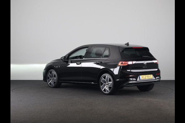 Volkswagen Golf 1.5 eHybrid Style Edition 204 pk Automaat (DSG) | Verlengde garantie | Parkeersensoren (Park assist) | Rondomzicht camera | Matrix LED koplampen | Stoelverwarming |