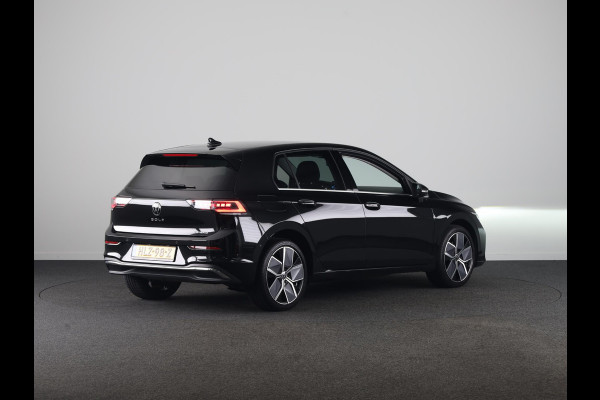 Volkswagen Golf 1.5 eHybrid Style Edition 204 pk Automaat (DSG) | Verlengde garantie | Parkeersensoren (Park assist) | Rondomzicht camera | Matrix LED koplampen | Stoelverwarming |