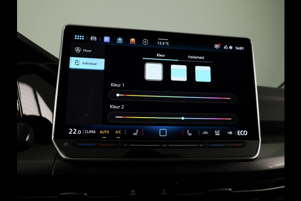 Volkswagen Golf 1.5 eHybrid Style Edition 204 pk Automaat (DSG) | Verlengde garantie | Parkeersensoren (Park assist) | Rondomzicht camera | Matrix LED koplampen | Stoelverwarming |