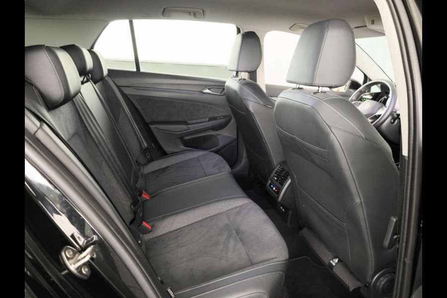 Volkswagen Golf 1.5 eHybrid Style Edition 204 pk Automaat (DSG) | Verlengde garantie | Parkeersensoren (Park assist) | Rondomzicht camera | Matrix LED koplampen | Stoelverwarming |