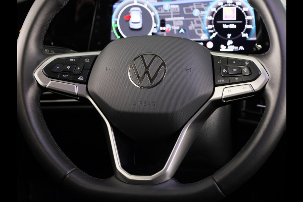 Volkswagen Golf 1.5 eHybrid Style Edition 204 pk Automaat (DSG) | Verlengde garantie | Parkeersensoren (Park assist) | Rondomzicht camera | Matrix LED koplampen | Stoelverwarming |