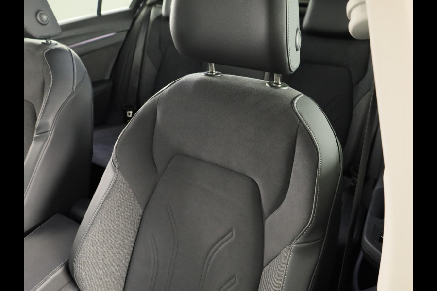 Volkswagen Golf 1.5 eHybrid Style Edition 204 pk Automaat (DSG) | Verlengde garantie | Parkeersensoren (Park assist) | Rondomzicht camera | Matrix LED koplampen | Stoelverwarming |