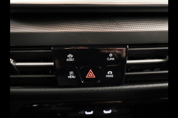 Volkswagen Golf 1.5 eHybrid Style Edition 204 pk Automaat (DSG) | Verlengde garantie | Parkeersensoren (Park assist) | Rondomzicht camera | Matrix LED koplampen | Stoelverwarming |